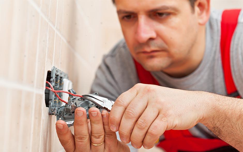 je recherche un électricien Clichy